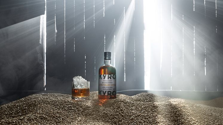 KDC_Kyro-Wood-Smoke_Bottle+On-The-Rocks