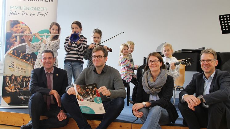 Gemeinsame Vorfreude: (v. l.) Bürgermeister Carsten Torke, Max Gundermann, dko, Anna Türich, Musikschulleiterin, und Michael Wippermann, WWN.