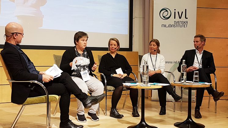”Vi kanske får se plasten som havets panda”, sa Emma Nohrén från miljömålsberedningen på Östersjöseminariet. I panelen deltog också moderatorn Jonas Henriksson och Åsa Stenmarck från IVL, Helen Andersson, SMHl, och Johan Augustsson, Lidl. 