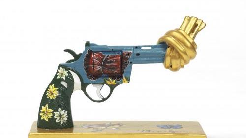 The Knotted Gun sculpture designed by Patrizia Gucci