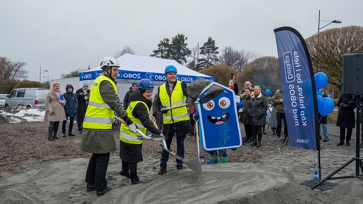 Från vänster, Sofia Ljungdahl (VD OBOS Nya Hem),  Ingunn Andersen Randa (Koncerndirektör OBOS) och Erik Andersson (KSO Täby kommun)