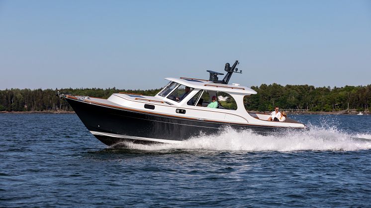 Shadow, the first vessel in the new Hood 35 LM series, features twin YANMAR 6LY440s coupled to a pair of Hamilton Waterjet HJX29s.     Credit: Lyman-Morse