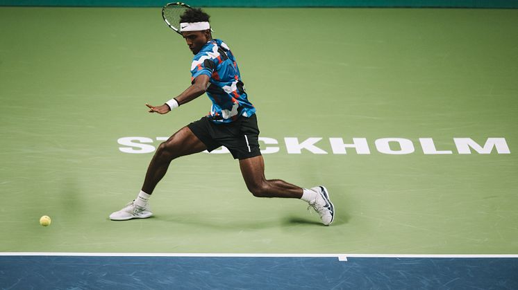 Elias Ymer tar sig vidare till sin första kvartsfinal i BNP Paribas Nordic Open. Foto: Alexander Scheuber