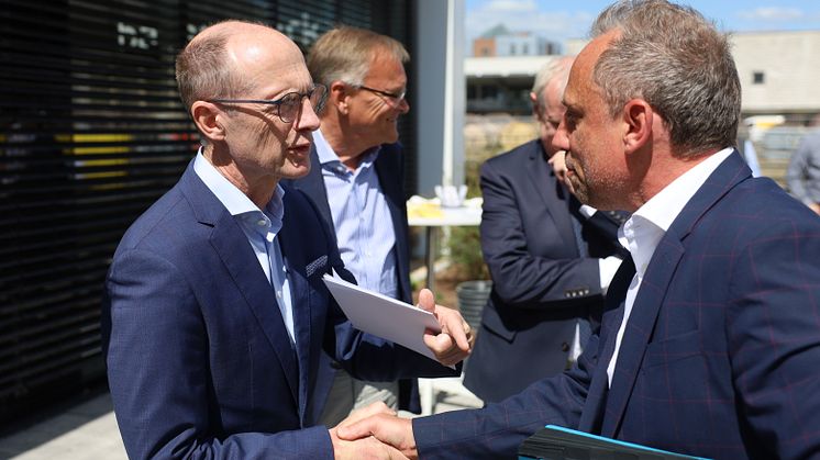 Einweihung_Bamberg_Begrüßung Minister Glauber.JPG