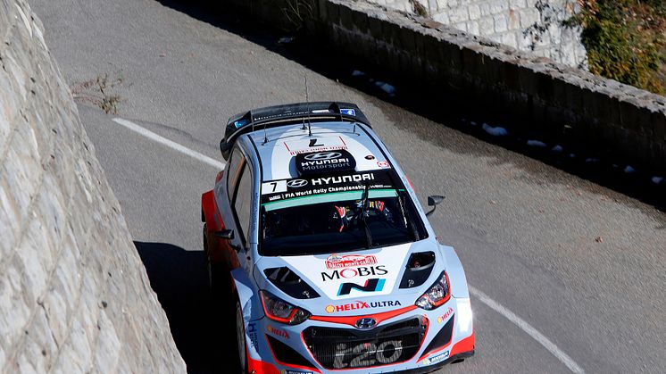 Hyundai går i mål med båda bilarna i Rally Monte-Carlo