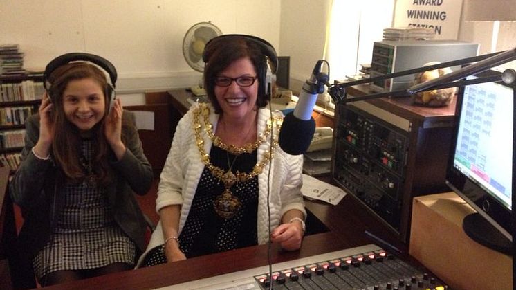 Mayor’s visit makes radio waves