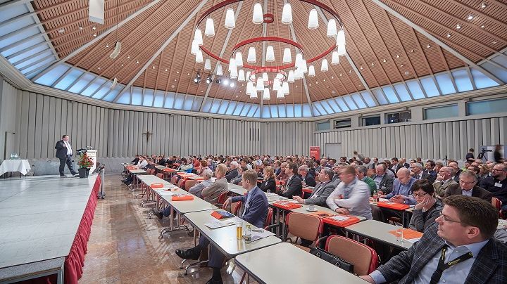 Treffpunkt für Handel und Industrie von motorisierten Gartengeräten