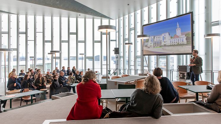 Deichman Bjørvika. Biblioteksjef Knut Skansen holder foredrag.