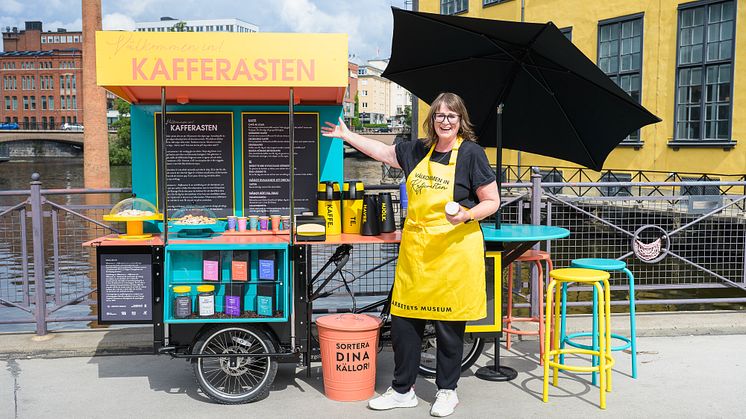 Arbetets museums nya vandringsutställning Välkommen in! ska stärka stärka vår motståndskraft mot desinformation och påverkansförsök – över en kaffe. Foto: Anders RIstenstrand