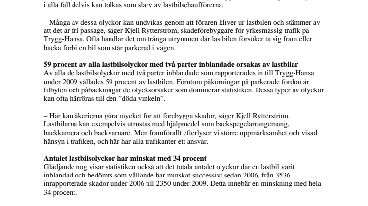 Tre parkerade bilar blir påkörda av en lastbil varje dag