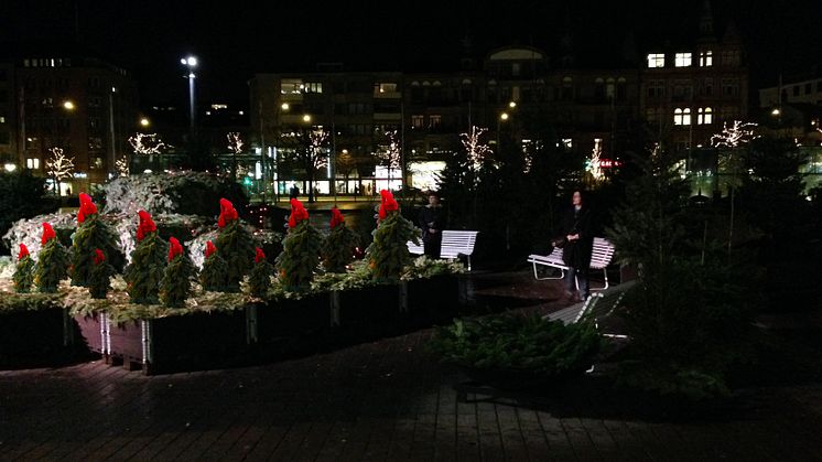 Pressinbjudan: Julnissar flyttar till den tindrande julskogen på Sundstorget