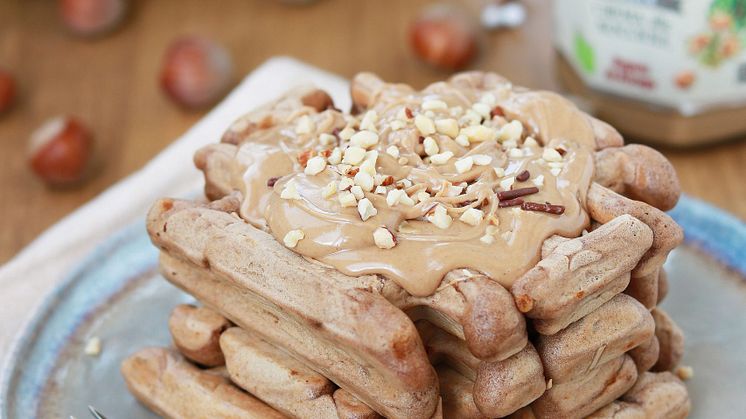waffle-con-crema-di-nocciola-bianca