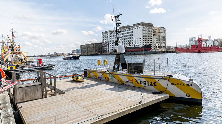 High res image - Oi18 - dockside 2
