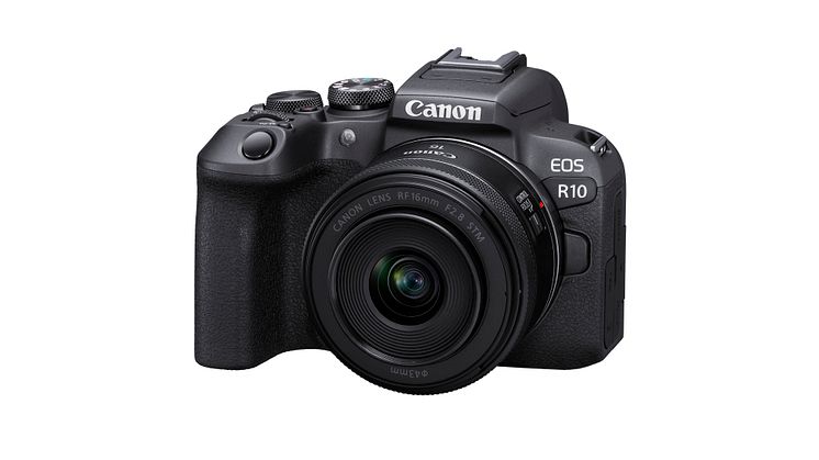16_Canon EOS R10_FrontSlantLeft_RF16mmF2.8STM