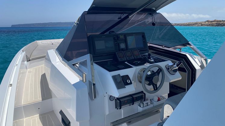 YANMAR - Norberto Ferretti's YANMAR-powered 45ft tender.jpg