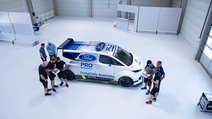 Ford Pro Electric SuperVan 2022 (14)