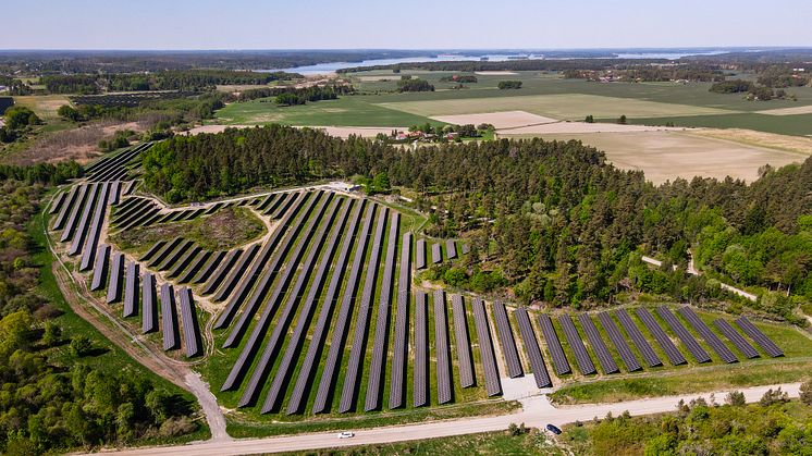 Sedan mitten av maj kan HSB Solpark i Strängnäs åter igen titulera sig som Sveriges största solpark. 