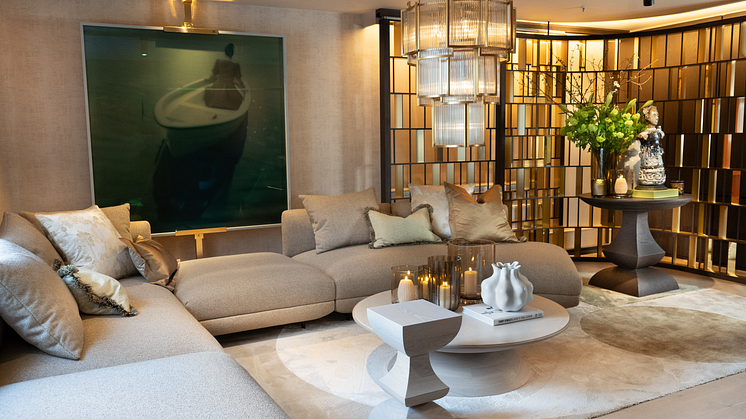 TheRoyalSuite_living room_1.png