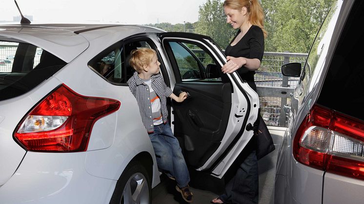 Fords nya dörrkantsskydd skyddar mot bucklor och repor även på de smalaste parkeringsplatserna 