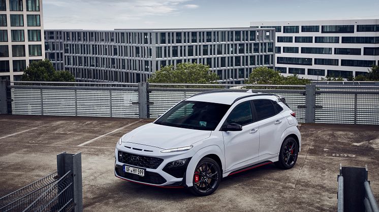 hyundai-kona-n-test-drive-sonic-blue-static-11