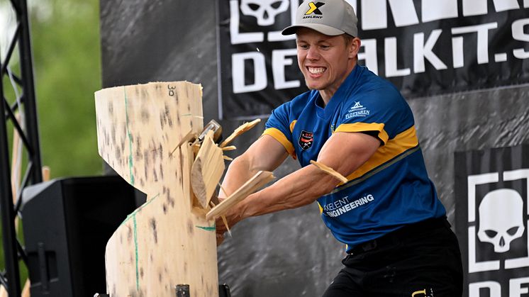 Ferry Svan tog guld i säsongens första TIMBERSPORTS® tävling, trots diskvalificering i sista grenen. Totalt vann Sverige tre guld under tävlingshelgen.