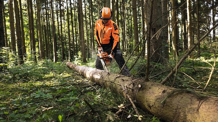 STIHL meddelar i sin hållbarhetsrapport för år 2022 att de ämnar minska förbrukningen av fossila bränslen med 40 procent till 2030.