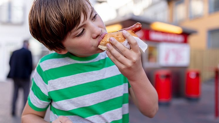 DEST_ICELAND_PEOPLE_BOY_KID_EARTING_HOTDOG_GettyImages-1162048306_Universal_Within usage period_90050