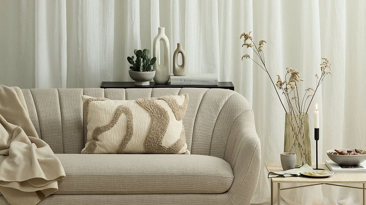 Skab en minimalistisk base med varme nuancer