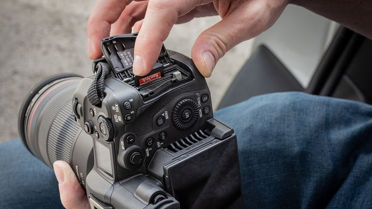 Canon EOS R5 C_Lifestyle_85-pro[1]