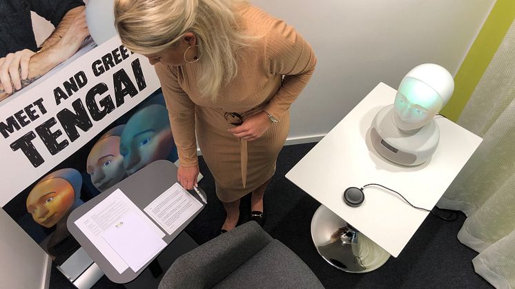 Linnea Wäringe and Tengai Unbiased preparing for a job interview at TNG HQ
