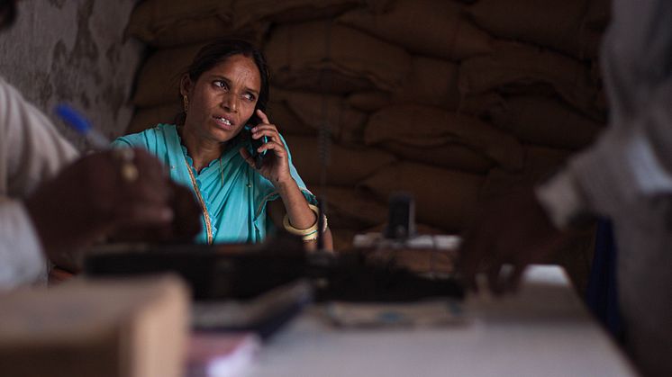 Somi Devi är byrådsrepresentant i Rajasthan, där hon bor. Hon var den första kvinnan från en marginaliserad grupp att ställa upp i val till det lokala byrådet.