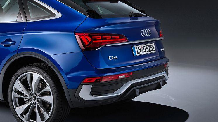 Audi Q5 Sportback with digital OLED rear lights (2)