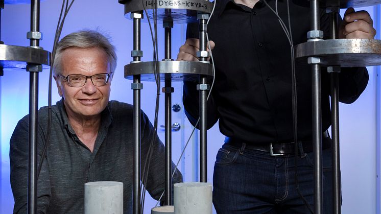 Mats Emborg, professor i byggmaterial och Martin Nilsson, professor i konstruktionsteknik vid Luleå tekniska universitet 