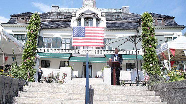 Norwegians koncernchef Bjørn Kjos håller tacktal på amerikanska ambassaden i Oslo