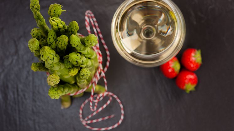 Möt våren med sparris och riesling