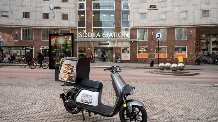 För Hoj TWS AB innebär samarbetet med Bar Schiacciate möjlighet till bra exponering av företagets elmoped i Stockholms innerstad. Bild: Jan Åström