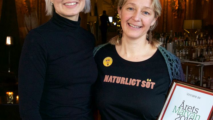 Mat&Vänners chefredaktör Pia Bendel med Årets Matvän Lotta Fabricius Kristiansen.