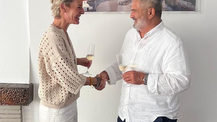 Karpaz Gate Marina Liza Singer and Erbil Arkin - New management handshake.jpeg