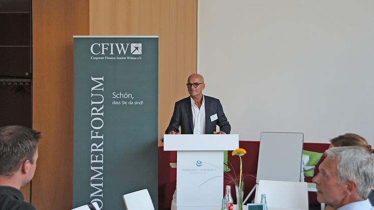 CFIW-Vorstand Prof. Dr. Lothar Brunsch begrüßte rund 60 Gäste zum 3. Sommerforum.