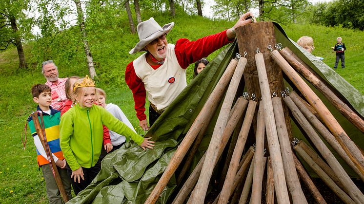Åpning av samlingsplass på Raknehaugen