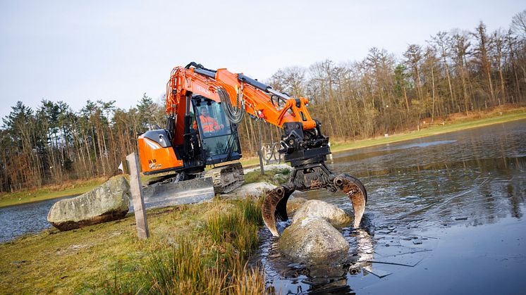 zx95us-7_medium-excavator_hitachi-construction-machinery_img014_high