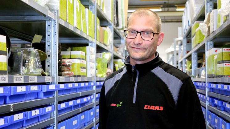 Johan Lindskog är lagerchef på centrallagret i Skurup. Foto: Swedish Agro Machinery
