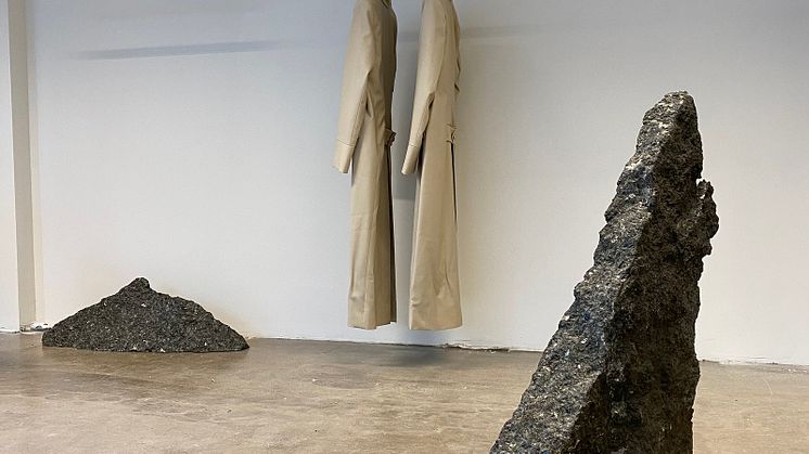 1 Envelope_1976_natural stone piece.jpeg