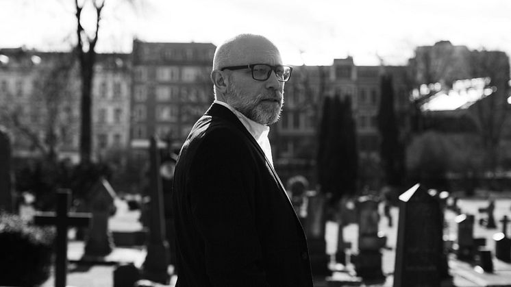 Gard Sveen nominert til årets Rivertonpris. (Foto: Maja Hattvang/Cappelen Damm)