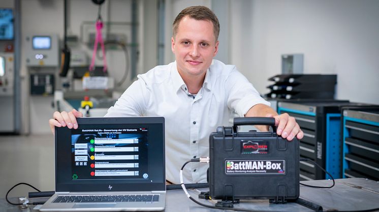 Robin Krause tests used batteries with BattMAN ReLife in Salzgitter