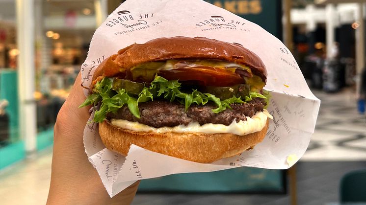 Burgersalget daler i januar: Nu sænker burgerkæde prisen