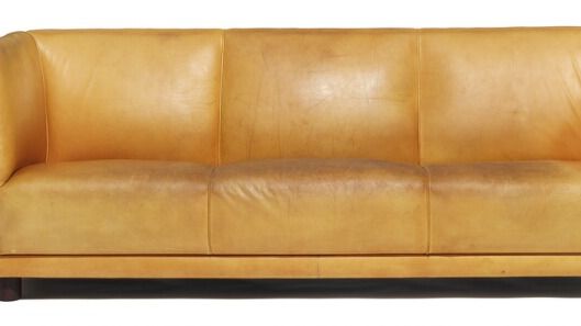 Arne Jacobsens "Novo"-sofa med runde ben af mahogni. 