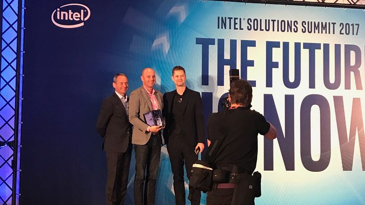 Mark Chlebec from Ingram Micro receives the price.