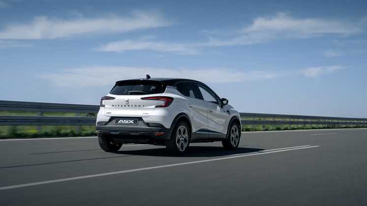 23MY_ASX_PHEV_Instyle_PR-image_driving_rear_variation_LR
