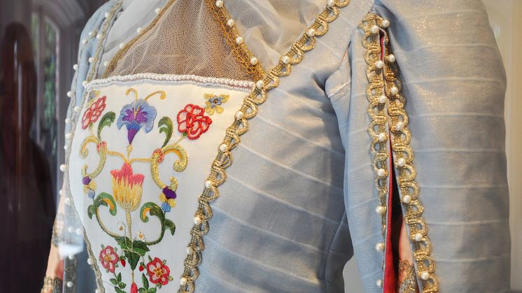 Detalj av kostym Et Folkesagn Drottning Margrethe II